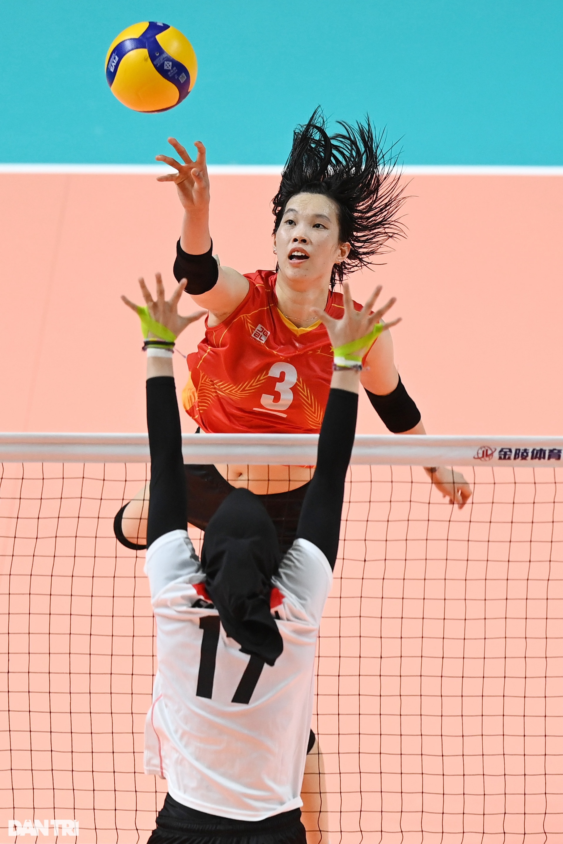 5 hiệp đấu nghẹt thở đưa Việt Nam vào chung kết bóng chuyền nữ SEA Games - 11 5 hiệp đấu nghẹt thở đưa Việt Nam vào chung kết bóng chuyền nữ SEA Games - 11
