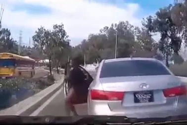 Nữ tài xế với tình huống xử lý đầy khó hiểu và nguy hiểm trên đường