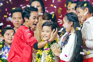 “Tài năng chèo nhí” Nhật Minh giành ngôi quán quân The Voice Kids