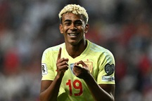 Lamine Yamal chuẩn bị tiệc ăn mừng danh hiệu Quả bóng vàng