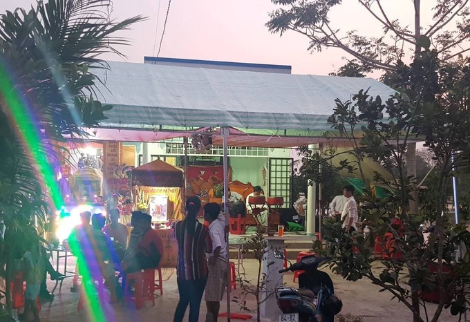 Vụ sập tường 6 người chết, mẹ khóc ngất khi thấy thi thể con trai: “Nó mới xin tôi 200 ngàn để mai còn tổ chức sinh nhật, vậy mà...” - Ảnh 1. Vụ sập tường 6 người chết, mẹ khóc ngất khi thấy thi thể con trai: “Nó mới xin tôi 200 ngàn để mai còn tổ chức sinh nhật, vậy mà...” - Ảnh 1.
