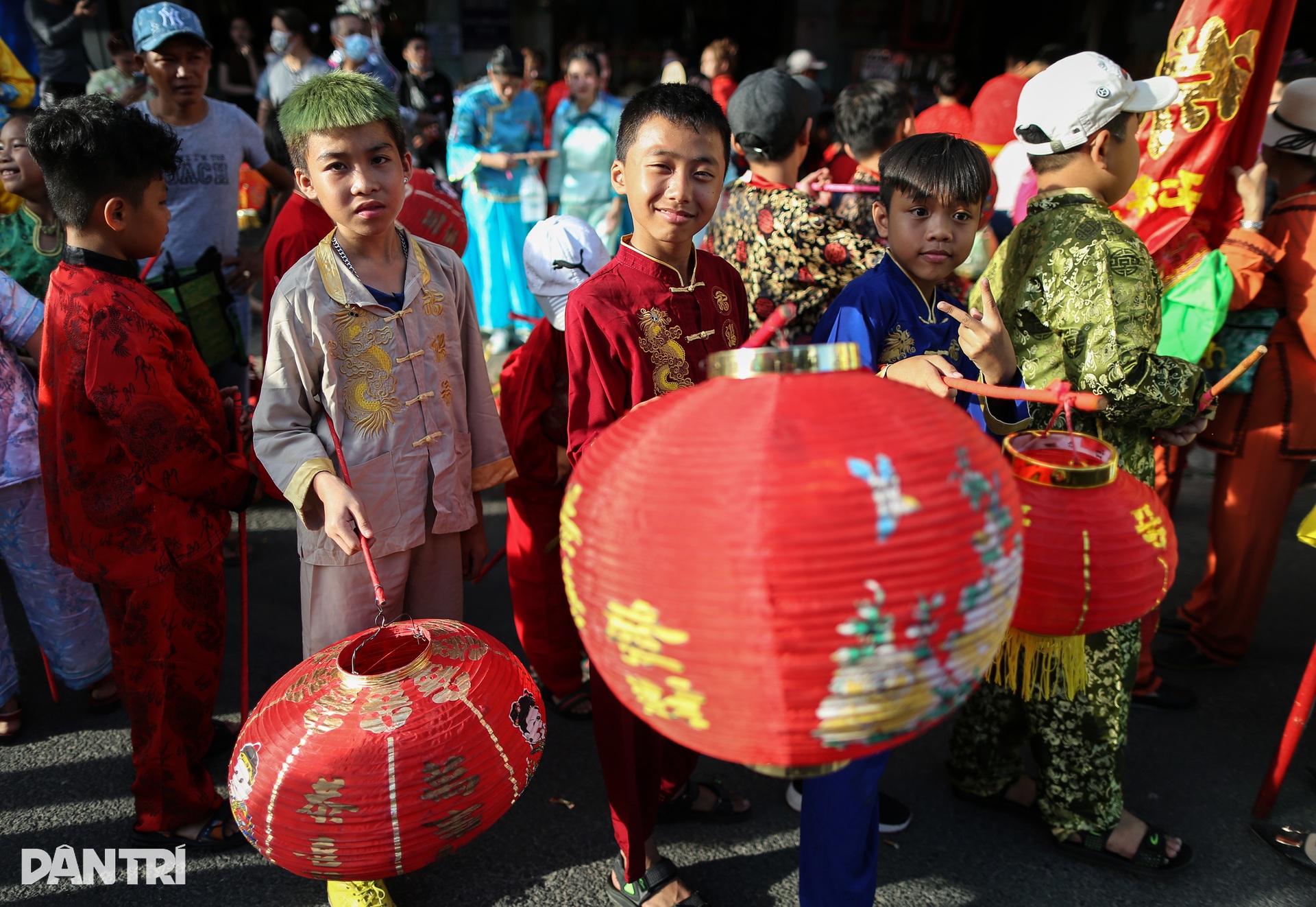 Tiên nữ, Bát Tiên cùng xuống phố tại Lễ hội Tết Nguyên tiêu ở TPHCM - 7 Tiên nữ, Bát Tiên cùng xuống phố tại Lễ hội Tết Nguyên tiêu ở TPHCM - 7