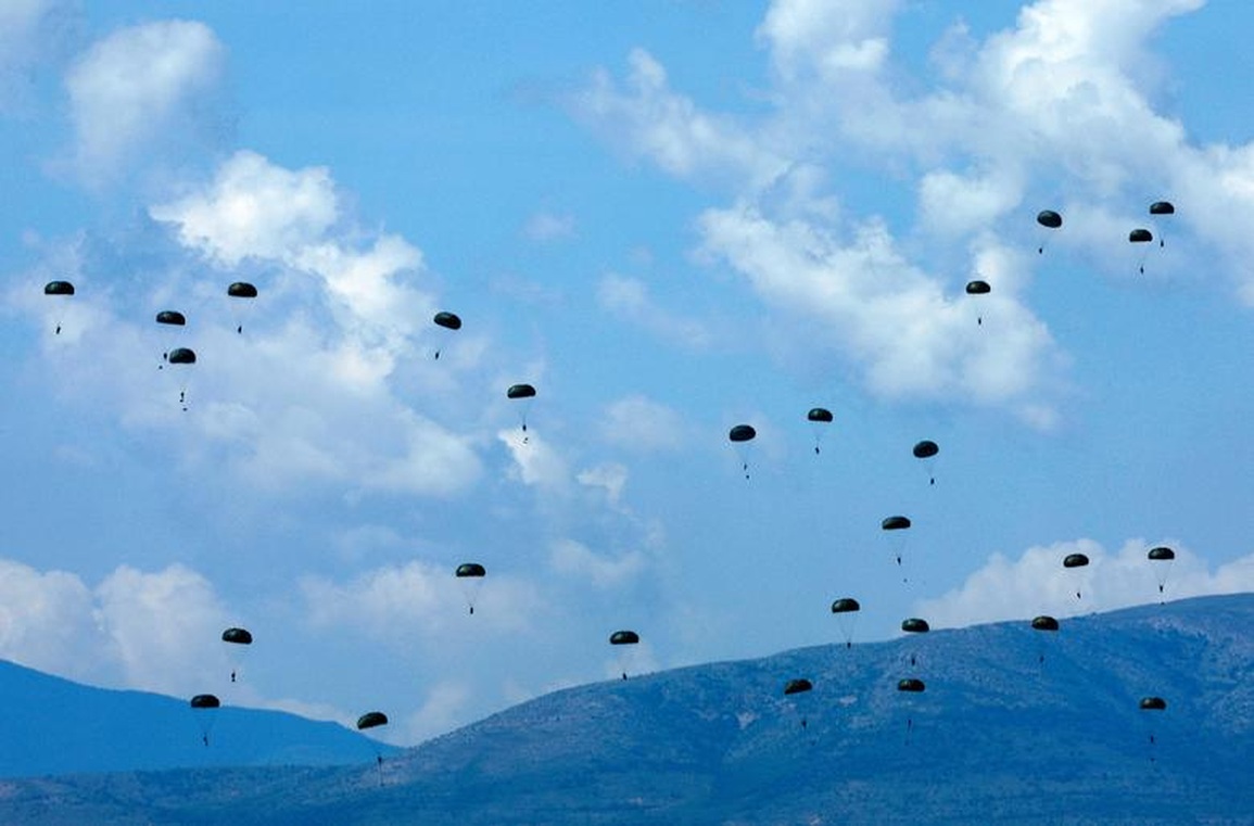 NATO rầm rộ diễn tập thực binh tại châu Âu - 6 NATO rầm rộ diễn tập thực binh tại châu Âu - 6