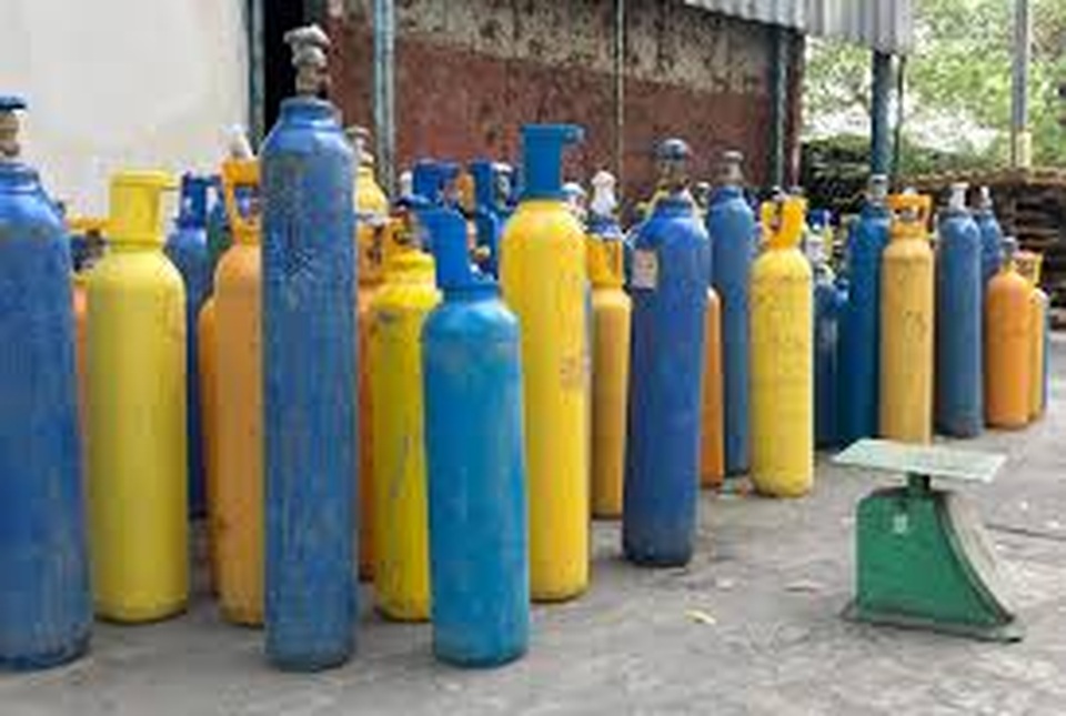 Phát hiện lô hàng gồm 440 bình nghi chứa khí cười nhập lậu qua cảng - 1 Phát hiện lô hàng gồm 440 bình nghi chứa khí cười nhập lậu qua cảng - 1