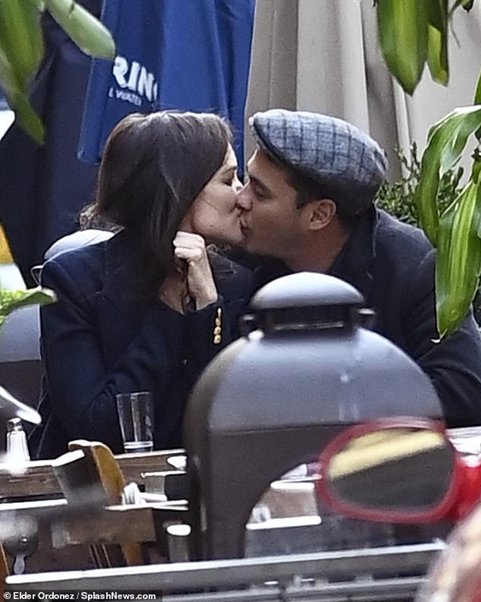 Katie Holmes rạng ngời bên bạn trai trẻ - 1 Katie Holmes rạng ngời bên bạn trai trẻ - 1