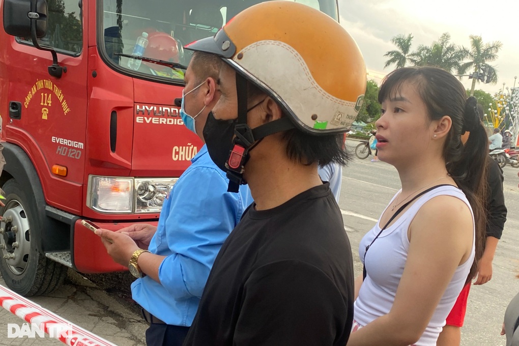 Vụ cháy chợ ở Huế: Chủ cửa hàng tạp hóa đập tường thoát nạn - 2 Vụ cháy chợ ở Huế: Chủ cửa hàng tạp hóa đập tường thoát nạn - 2