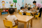 Hơn 1 tháng quên cho bé 2 tuổi ăn tối, nhà trường nói do "đứt gãy thông tin"