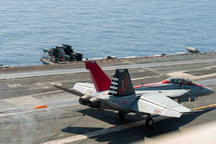 Tàu sân bay lâu đời nhất của Mỹ lập kỷ lục trên Biển Đông