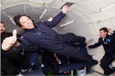 Thị trưởng PhinDeli thử cảm giác của phi hành gia!