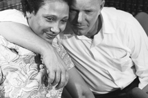 Những mẩu chuyện chứng minh tình yêu là vĩnh cửu