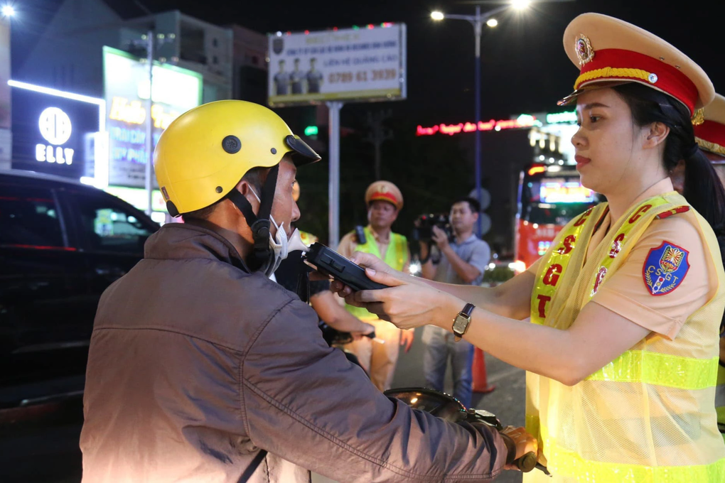 Công an Bình Dương nhờ người dân ghi hình vi phạm giao thông để xử lý - 1