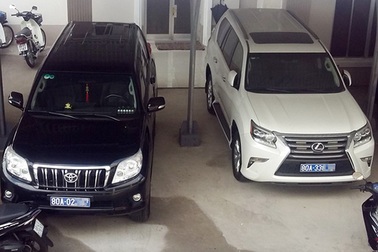 Tặng xe: Doanh nghiệp hào phóng thế. Địa phương vô tư thế