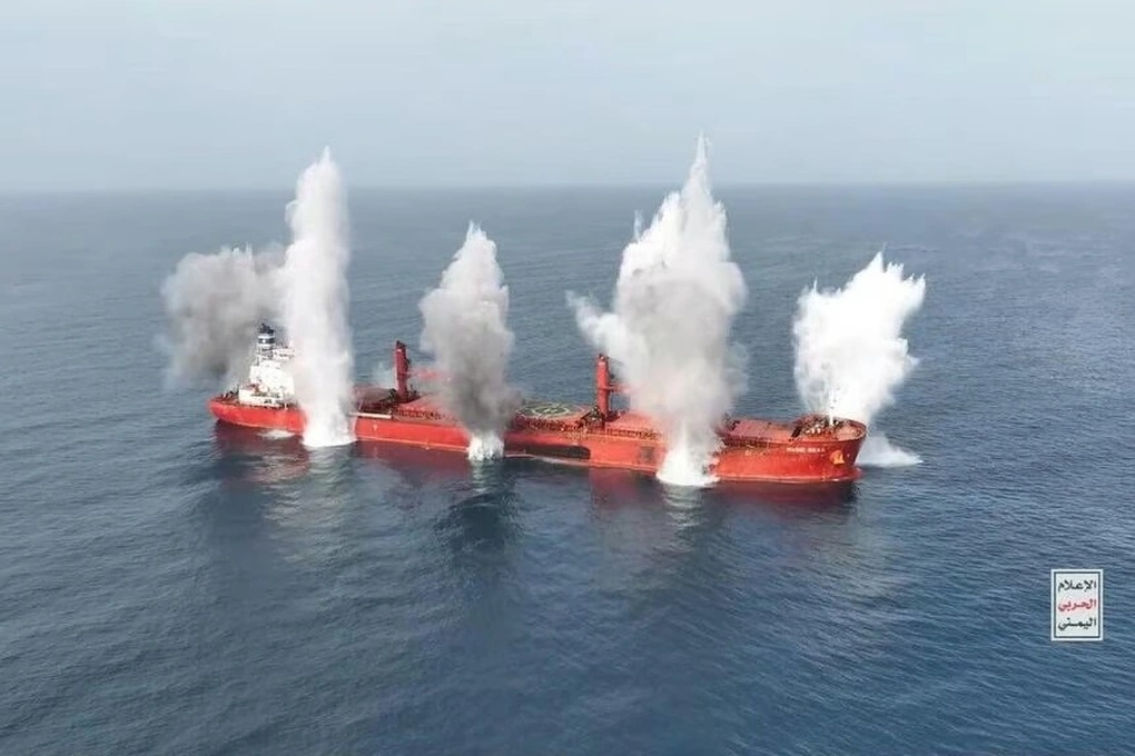 Houthi đánh chìm tàu hàng Hy Lạp trên Biển Đỏ - 1 Houthi đánh chìm tàu hàng Hy Lạp trên Biển Đỏ - 1