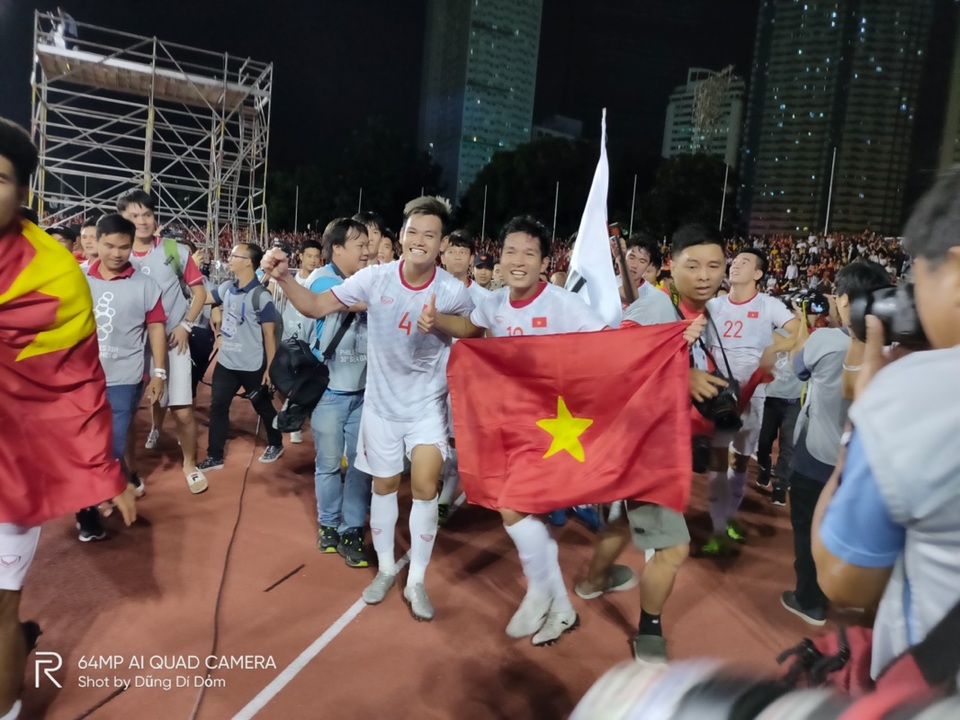 Nhìn lại những khoảnh khắc hồi hộp, nghẹt thở rồi bùng nổ ngày U22 lên ngôi vương SEA Games 2019 - 6 Nhìn lại những khoảnh khắc hồi hộp, nghẹt thở rồi bùng nổ ngày U22 lên ngôi vương SEA Games 2019 - 6