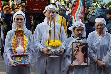 Người thân, đồng nghiệp nén đau thương tiễn biệt NSND Thanh Tòng