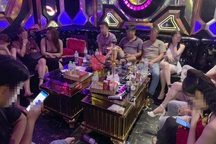 21 khách dương tính ma túy trong quán karaoke Hollywood