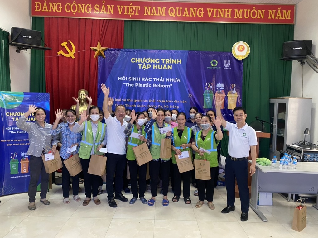 Mô hình giúp Unilever Việt Nam phân loại, thu gom 12.000 tấn rác thải nhựa - 2 Mô hình giúp Unilever Việt Nam phân loại, thu gom 12.000 tấn rác thải nhựa - 2
