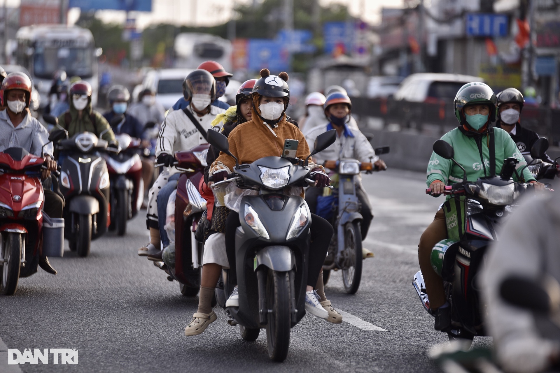 Phà Cát Lái kẹt xe hơn 2km khi người dân trở lại TPHCM sau kỳ nghỉ Tết - 9 Phà Cát Lái kẹt xe hơn 2km khi người dân trở lại TPHCM sau kỳ nghỉ Tết - 9
