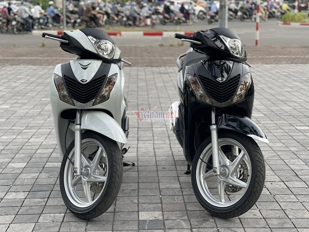 Cặp đôi Honda SH biển ngũ 9 được hét giá hơn 2 tỷ đồng tại Hà Nội - 10 Cặp đôi Honda SH biển ngũ 9 được hét giá hơn 2 tỷ đồng tại Hà Nội - 10