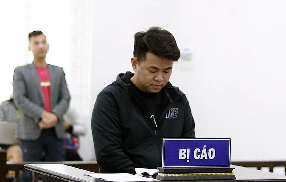 Hà Nội: Cựu cán bộ công an dùng thẻ ngành giả thuê ô tô rồi bỏ trốn - 1 Hà Nội: Cựu cán bộ công an dùng thẻ ngành giả thuê ô tô rồi bỏ trốn - 1