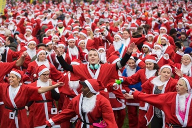 Hình ảnh thú vị về cuộc chay đua của các ông già Noel trên thế giới
