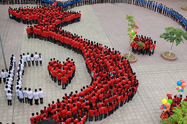 Hướng về biển Đông, học sinh cả nước hăng hái xếp hình Tổ quốc