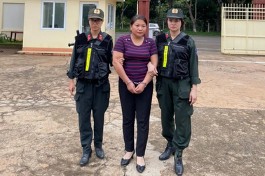 Cảnh sát cơ động tóm gọn "nữ quái" trốn truy nã