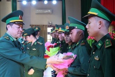 Chi viện 40 lính biên phòng giúp Kiên Giang "bọc" biên giới, chặn Covid-19