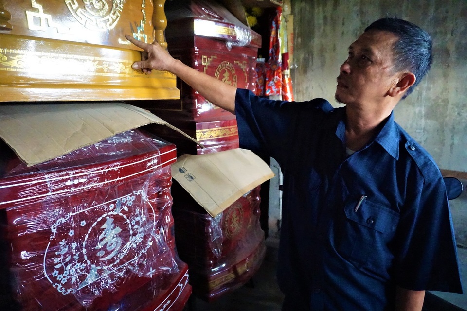 Ông Thắng bao đồng lấy đất dưỡng già chôn cất người dưng - 3 Ông Thắng bao đồng lấy đất dưỡng già chôn cất người dưng - 3