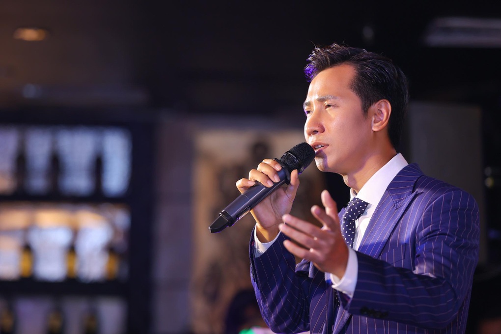 Nghe Minh Chuyên hát Người tình ơi, Lê Minh Sơn ốm một tuần bởi ám ảnh - 3 Nghe Minh Chuyên hát Người tình ơi, Lê Minh Sơn ốm một tuần bởi ám ảnh - 3