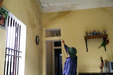 70 hộ dân gần chục năm khốn khổ sống "treo" ngay giữa thành phố!