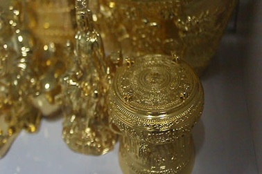 Muôn kiểu dát vàng khoe đẳng cấp của giới nhà giàu Việt