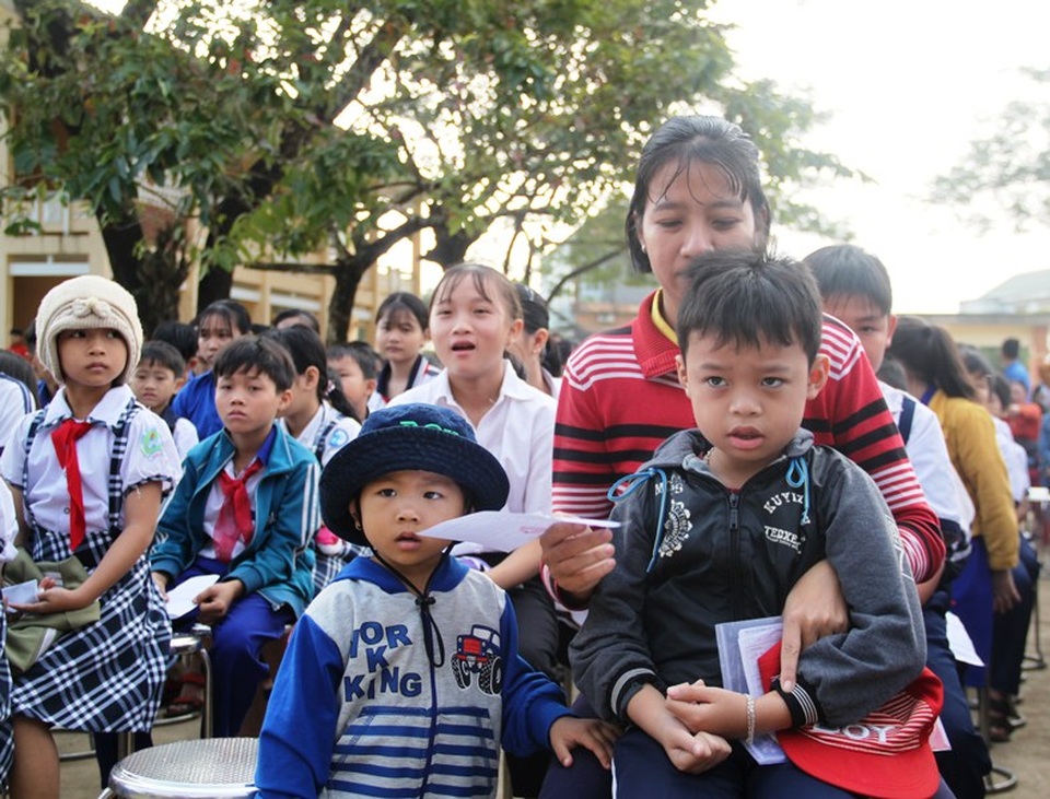 Bình Định: Đem Tết yêu thương đến học sinh nghèo vượt khó - 1 Bình Định: Đem Tết yêu thương đến học sinh nghèo vượt khó - 1