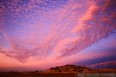 Đẹp mê hồn khoảnh khắc hoàng hôn trên sa mạc