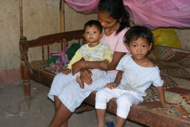 Những bé gái bỏ học lấy chồng