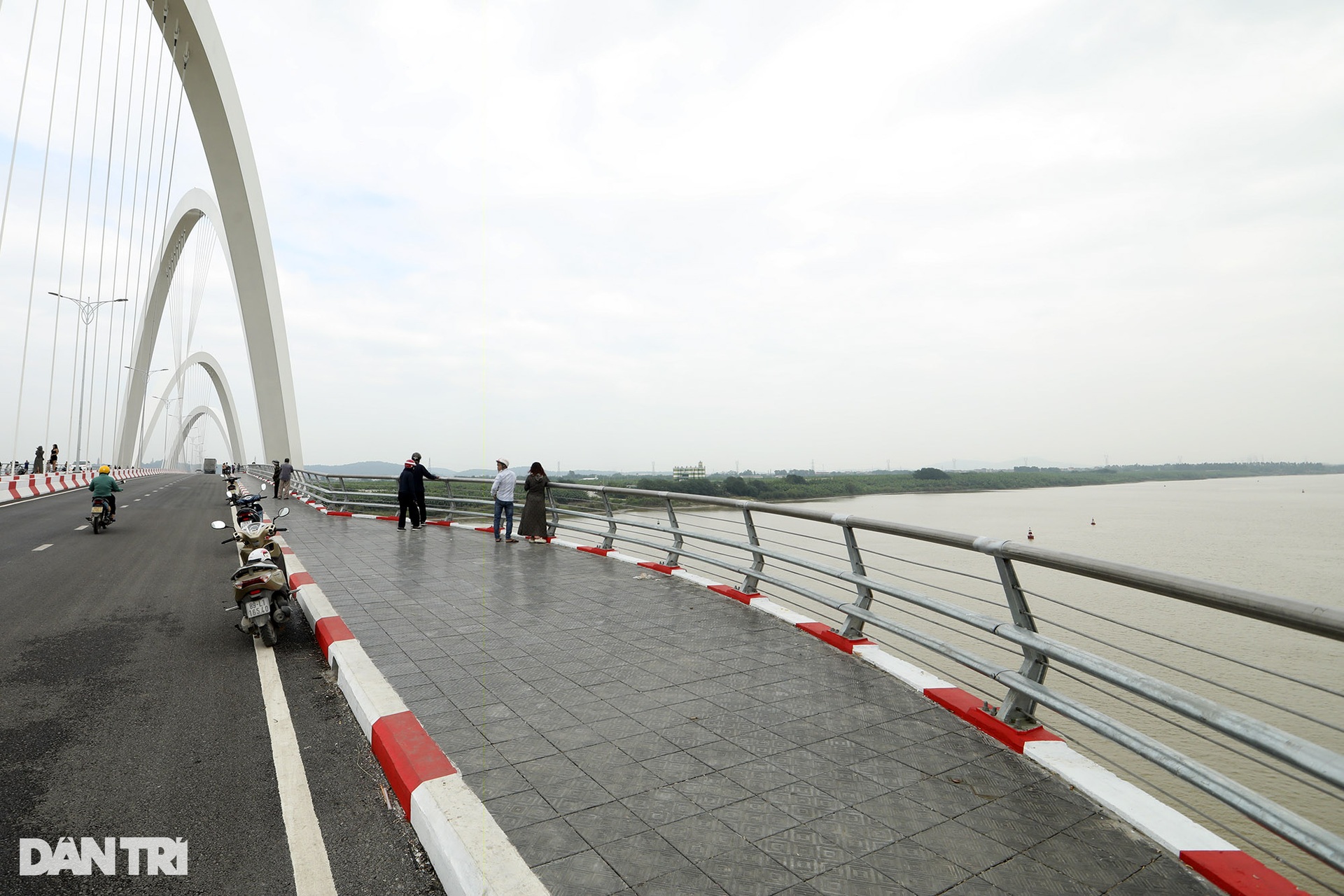 Ngắm cầu vòm thép hình tượng rồng cao nhất Việt Nam - 8 Ngắm cầu vòm thép hình tượng rồng cao nhất Việt Nam - 8