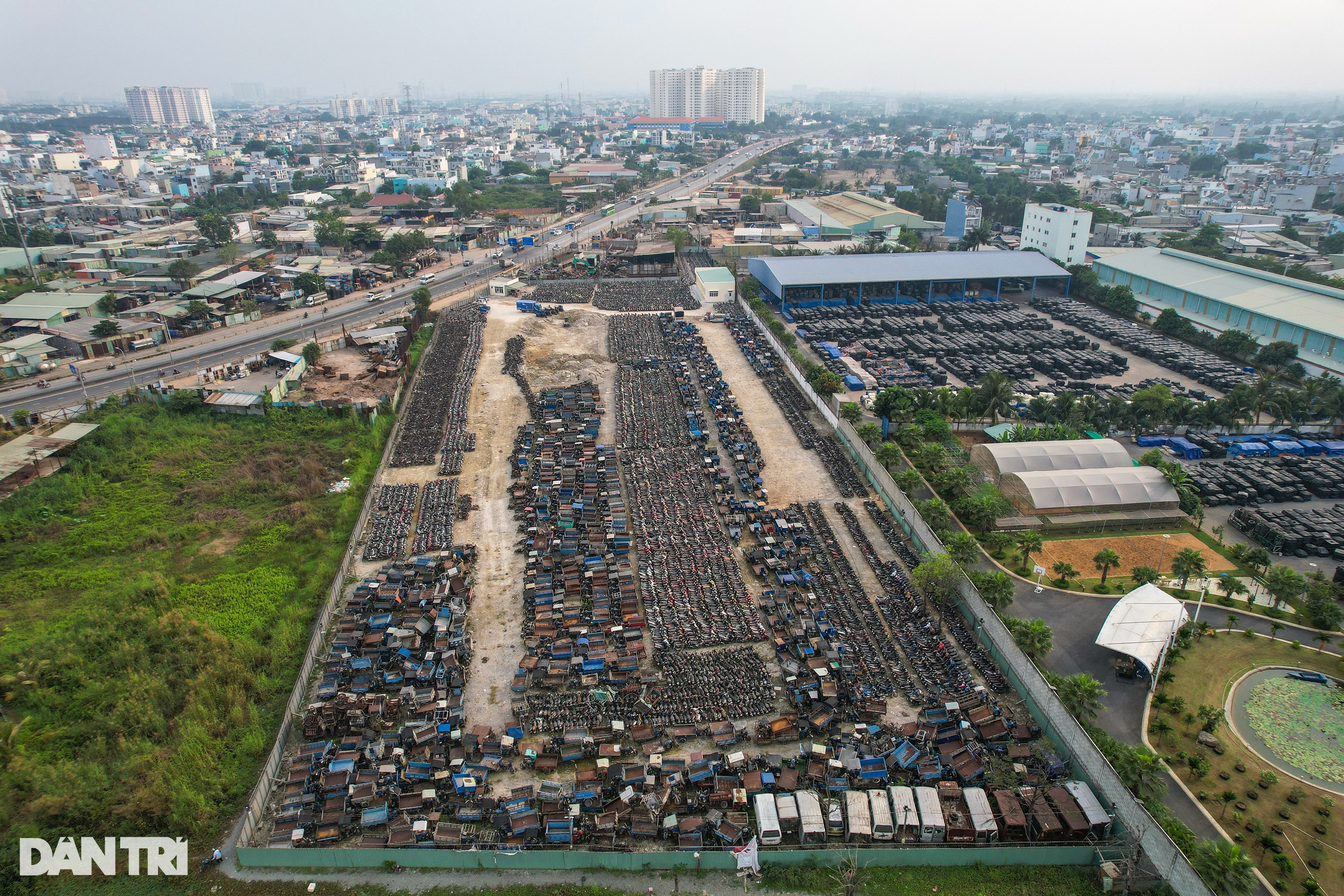 Hàng nghìn xe vi phạm chồng chất tại kho bãi lớn nhất của CSGT TPHCM - 6