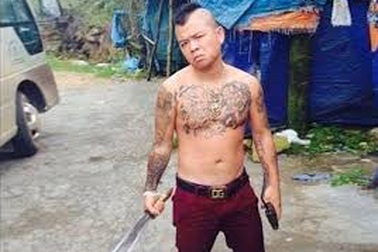 “Thánh chửi” Dương Minh Tuyền bị khởi tố thêm tội hủy hoại tài sản