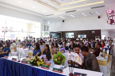 Cùng TNR Holdings Việt Nam và Uyên Linh chào năm mới, đón sinh nhật