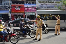 CSGT không được vô cớ dừng xe xác minh xe chính chủ