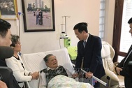 Trưởng ban Tuyên giáo Trung ương Võ Văn Thưởng thăm thầy thuốc Lê Đăng Hà