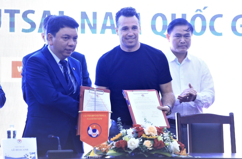 HLV Argentina muốn đưa đội tuyển futsal Việt Nam tới World Cup 2024 - 1 HLV Argentina muốn đưa đội tuyển futsal Việt Nam tới World Cup 2024 - 1