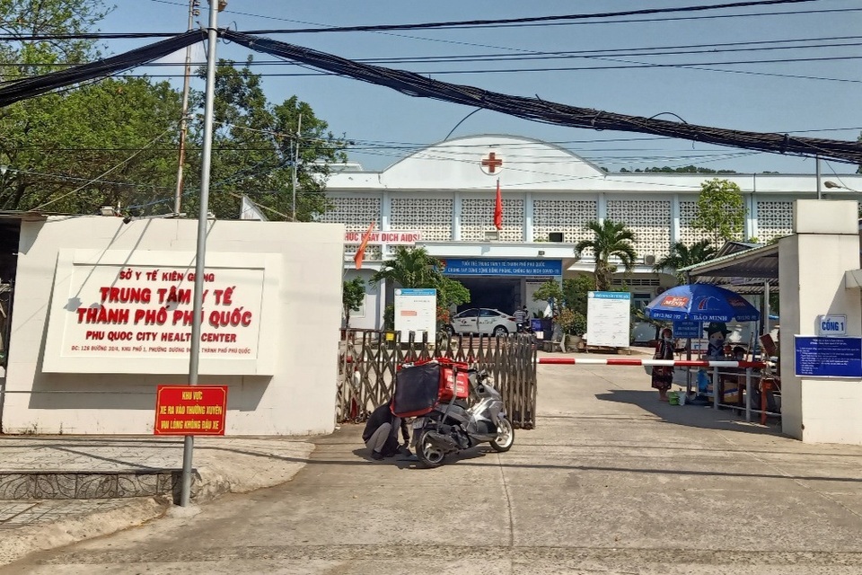 19 người đi sà lan vượt biển sang Campuchia - 1 19 người đi sà lan vượt biển sang Campuchia - 1
