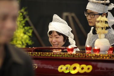 Vợ con NSND Anh Tú khóc nghẹn bên linh cữu trong tang lễ