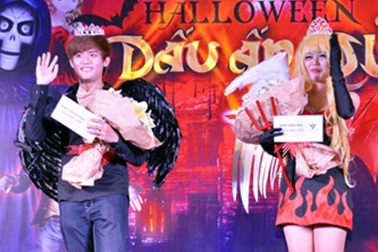 Cặp đôi đăng quang đêm tiệc Halloween của giới trẻ Sài thành