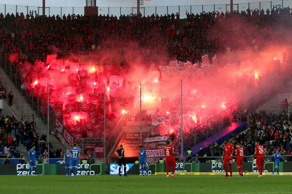 Phản đối CĐV, Bayern Munich và đối thủ nghỉ đá, đứng nói chuyện - 3 Phản đối CĐV, Bayern Munich và đối thủ nghỉ đá, đứng nói chuyện - 3