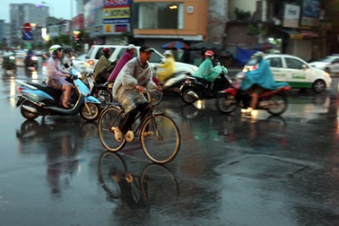 Miền Bắc mưa giông 2 ngày cuối tuần