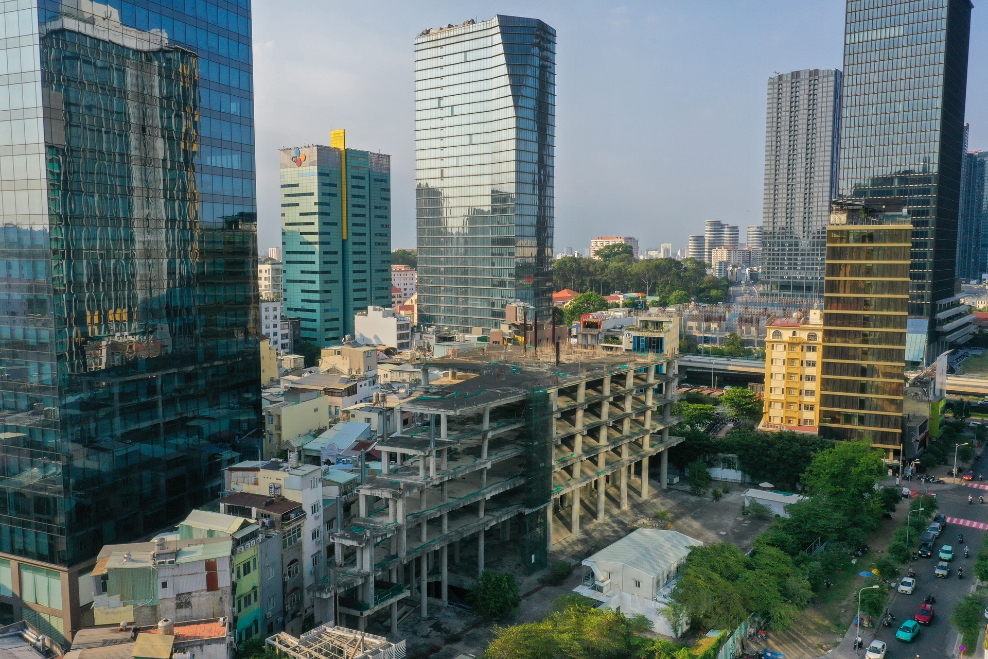 Dự án căn hộ 3 triệu USD ở TPHCM từ kỳ vọng đến hoang phế - 1 Dự án căn hộ 3 triệu USD ở TPHCM từ kỳ vọng đến hoang phế - 1