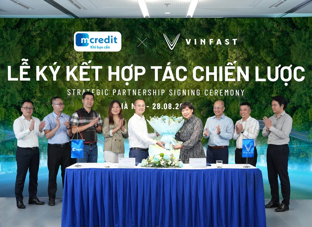 VinFast hợp tác Mcredit, cung cấp gói tài chính cho khách hàng mua xe máy điện - 1 VinFast hợp tác Mcredit, cung cấp gói tài chính cho khách hàng mua xe máy điện - 1
