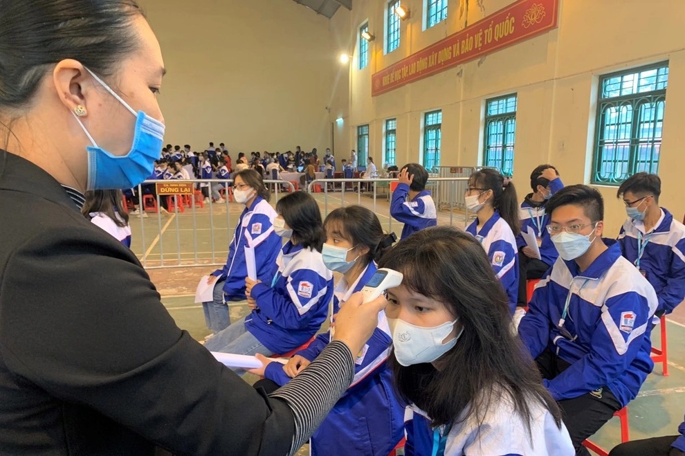 Ninh Bình hoàn thành tiêm vaccine cho hơn 32.000 học sinh cấp THPT - 3 Ninh Bình hoàn thành tiêm vaccine cho hơn 32.000 học sinh cấp THPT - 3